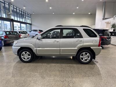 2005 Kia Sportage - Thumbnail