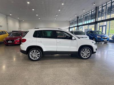 2015 Volkswagen Tiguan - Thumbnail